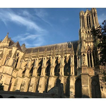 ランスChez La Reg'- Aux Pieds De La Cathedraleアパートメント エクステリア 写真