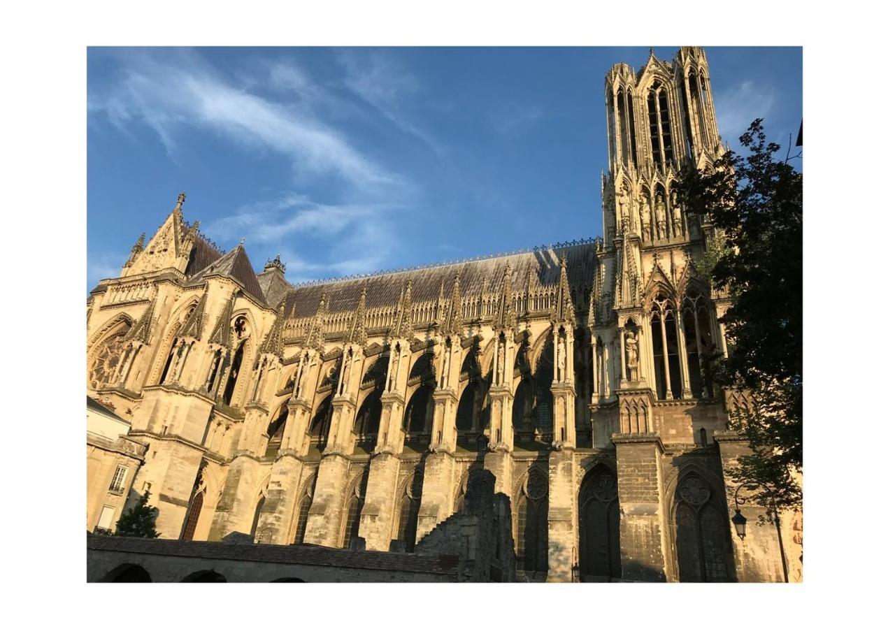 ランスChez La Reg'- Aux Pieds De La Cathedraleアパートメント エクステリア 写真